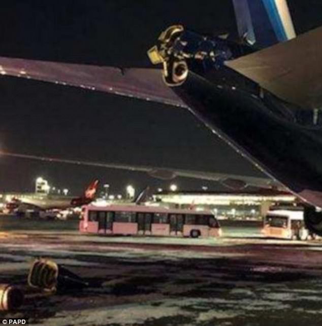 Khung cảnh hỗn loạn tại sân bay JFK sau 'bom bão tuyết': Hơn 6000 chuyến bay bị hủy bỏ, 2 vụ va chạm máy bay xảy ra 6
