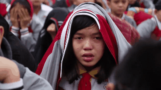 Học sinh cùng thầy cô ở Hà Nội khóc như mưa giữa sân trường vì một bài chia sẻ - Ảnh 4.