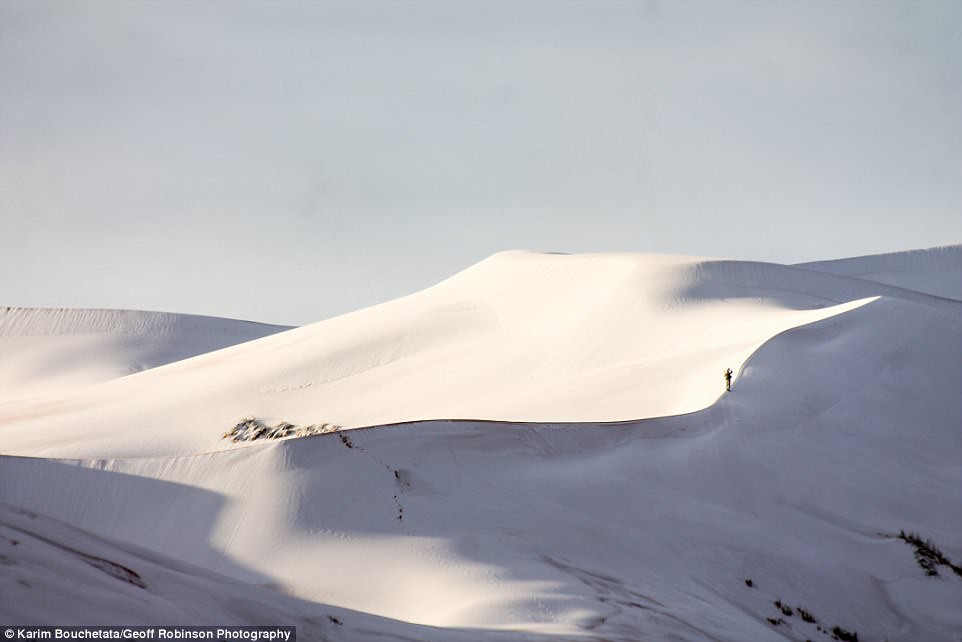 Thế giới lạnh siêu mạnh đến mức sa mạc Sahara nóng bỏng cũng bị tuyết phủ tới 40 cm 2