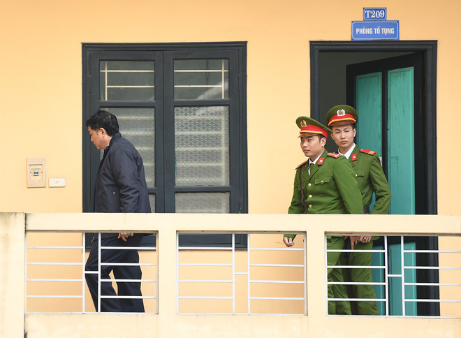 Hình ảnh các bị cáo Đinh La Thăng, Trịnh Xuân Thanh, Nguyễn Xuân Sơn trong ngày xét xử thứ 3 - Ảnh 2.