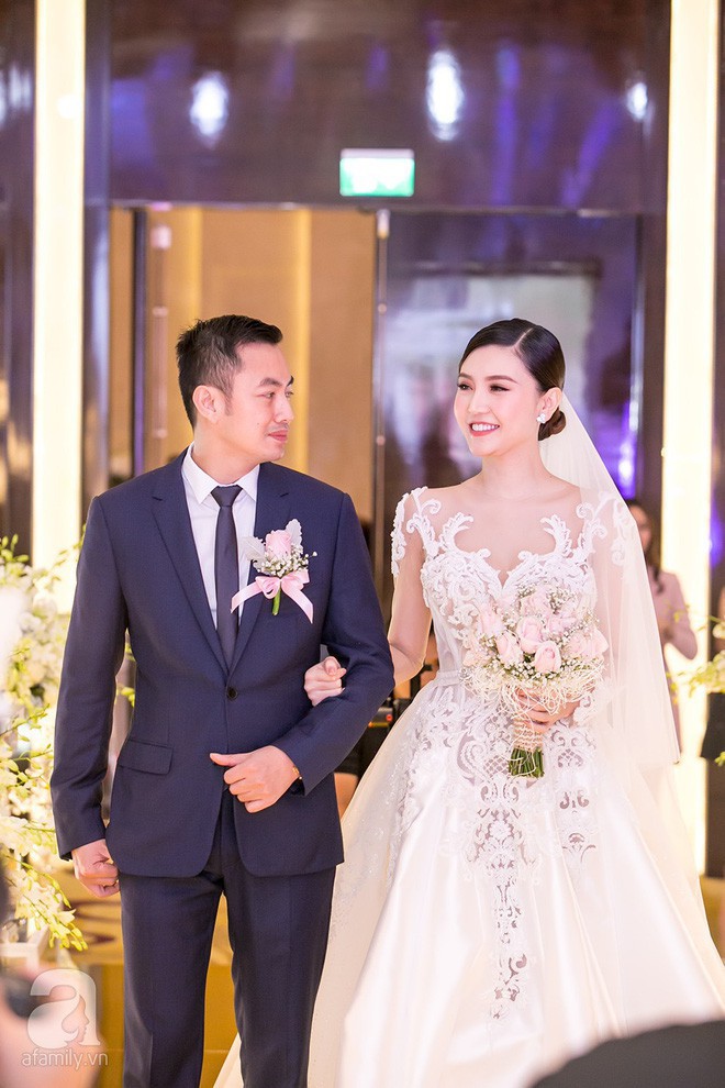 Hành trình hạnh phúc của mỹ nữ Vũng Tàu Ngọc Duyên: Từ con gái người bán vé số đến vợ đại gia Hà thành 24 Hành trình hạnh phúc của mỹ nữ Vũng Tàu Ngọc Duyên: Từ con gái người bán vé số đến vợ đại gia Hà thành 24