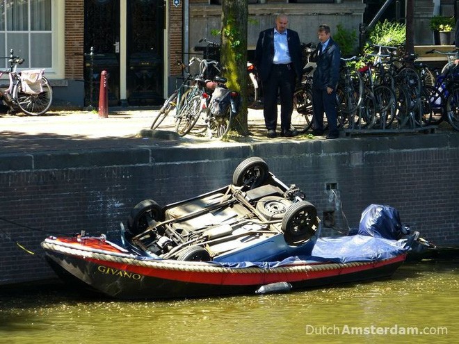 Câu xe đạp như câu cá trên kênh rạch ở Hà Lan: Thành quả 15.000 chiếc/năm  5