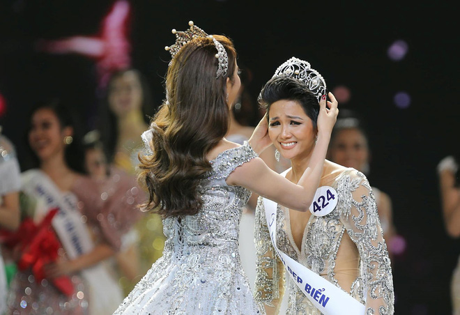 10 năm Việt Nam chỉ tìm được 3 Hoa hậu Hoàn vũ, ai mới là người được lòng công chúng nhất khi vừa đăng quang? - Ảnh 19.