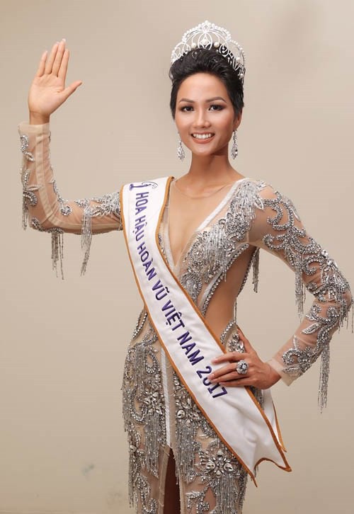 10 năm Việt Nam chỉ tìm được 3 Hoa hậu Hoàn vũ, ai mới là người được lòng công chúng nhất khi vừa đăng quang? - Ảnh 20.