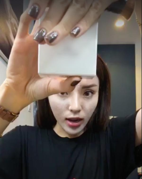 Nghi ngờ Kỳ Duyên livestream quảng cáo mỹ phẩm không rõ nguồn gốc, Trang Trần thẳng thắn chỉnh đàn em ngay lập tức? - Ảnh 2. Nghi ngờ Kỳ Duyên livestream quảng cáo mỹ phẩm không rõ nguồn gốc, Trang Trần thẳng thắn 'chỉnh' đàn em ngay lập tức? 2
