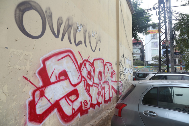 Phố phường Hà Nội bị bôi bẩn bởi vẽ graffiti như thế nào? - Ảnh 8.