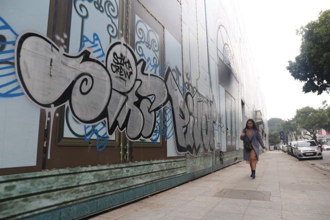 Phố phường Hà Nội bị bôi bẩn bởi vẽ graffiti như thế nào? - Ảnh 7.