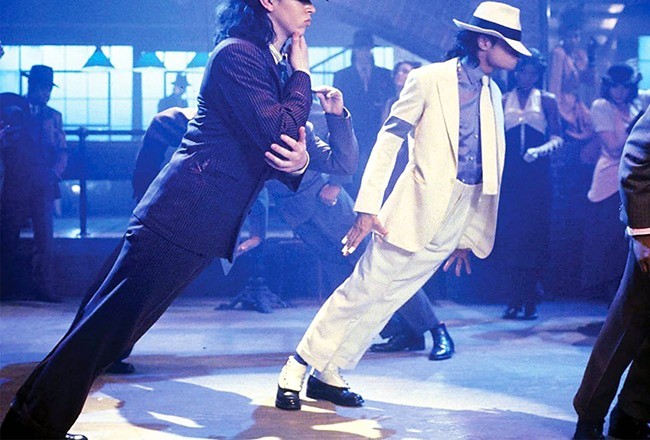 Bí ẩn điệu nhảy ảo thuật không trọng lực, nghiêng người 45 độ của Michael Jackson - Ảnh 1.