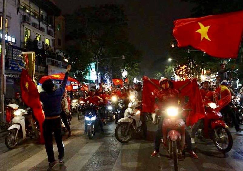 Cả nước vỡ òa với chiến tích lịch sử của U23 Việt Nam - Ảnh 15.