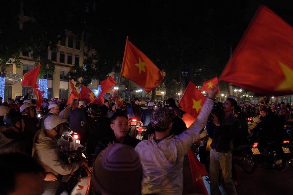 Cả nước vỡ òa với chiến tích lịch sử của U23 Việt Nam - Ảnh 6.