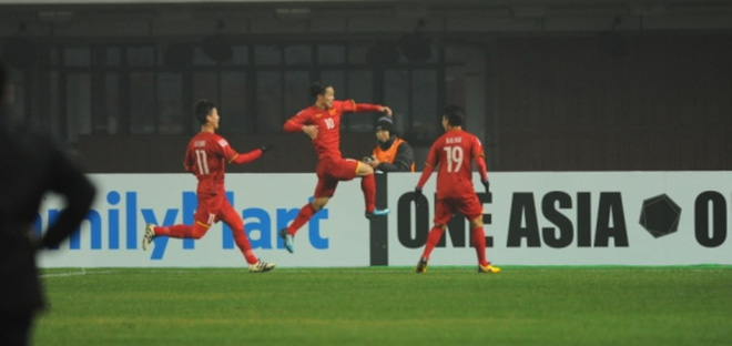HLV Iraq cay đắng, cúi đầu xin lỗi sau trận thua đau đớn trước U23 Việt Nam - Ảnh 1.