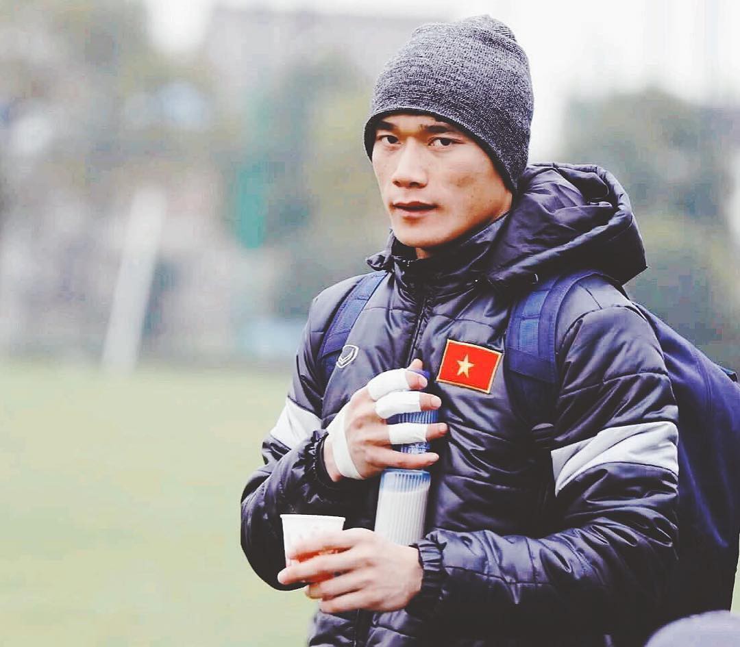 Chàng thủ môn Bùi Tiến Dũng của chúng ta ngoài đời: Điển trai và ăn mặc chất ghê! - Ảnh 2. Chàng thủ môn Bùi Tiến Dũng của chúng ta ngoài đời: Điển trai và ăn mặc chất như fashionista! 1