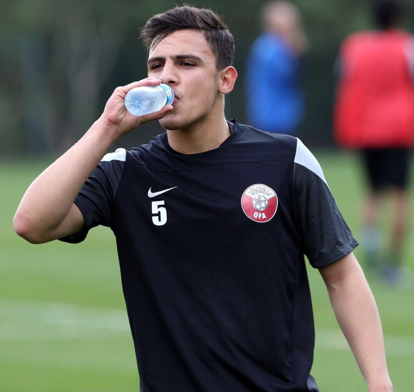 Bán kết chưa diễn ra nhưng dân mạng đã gấp rút tìm info trai đẹp của U23 Qatar - Ảnh 4. Bán kết chưa diễn ra nhưng dân mạng đã gấp rút tìm 'info' trai đẹp của U23 Qatar 4