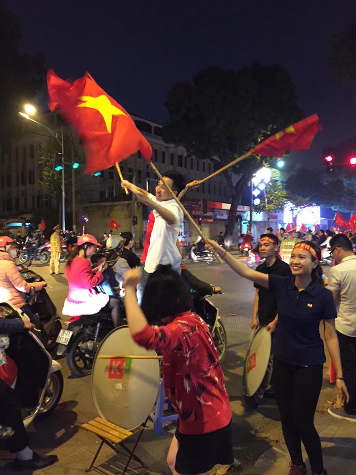 Cư dân mạng kiểm kê thiệt hại về xoong chảo sau đêm ăn mừng chiến thắng của U23 Việt Nam - Ảnh 3.
