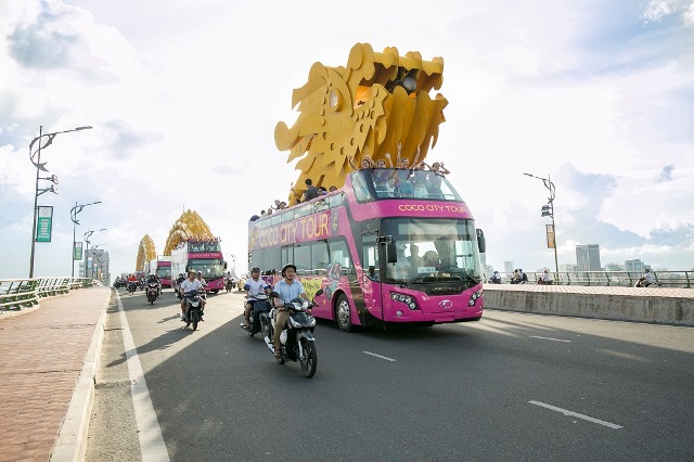 Hé lộ lộ trình diễu hành bằng xe buýt hai tầng của U23 Việt Nam - Ảnh 1.