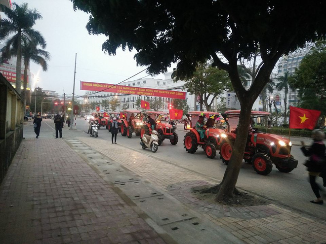 Máy cày xuống phố cổ vũ cho đội tuyển U23 Việt Nam - Ảnh 9.