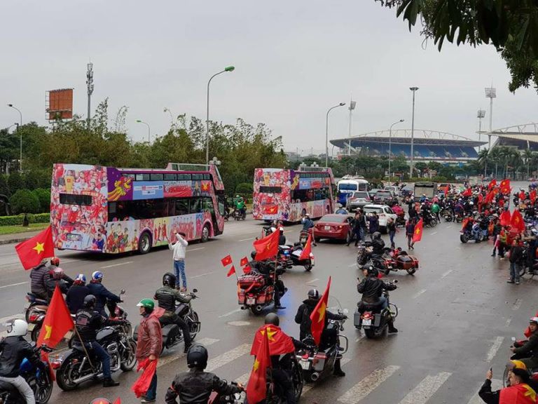 Netizen và truyền thông Thái Lan sững sờ: Thua vẫn yêu, người hâm mộ Việt Nam tổ chức ăn mừng dù giành ngôi Á quân U23 châu Á - Ảnh 6.