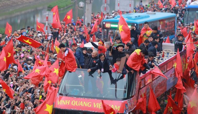 Netizen và truyền thông Thái Lan sững sờ: Thua vẫn yêu, người hâm mộ Việt Nam tổ chức ăn mừng dù giành ngôi Á quân U23 châu Á - Ảnh 8.