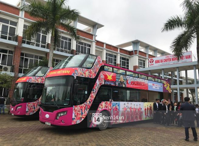 Bạn có tò mò về chiếc xe bus đón các tuyển thủ U23 Việt Nam hôm qua? - Ảnh 4. Bạn có tò mò về chiếc xe bus đón các tuyển thủ U23 Việt Nam hôm qua? 4