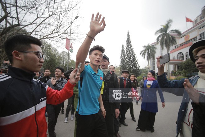 Anh em Tiến Dũng và trung vệ Lê Văn Đại về với gia đình sau lễ diễu hành, gửi lời cảm ơn đến người dân Thanh Hóa - Ảnh 11.