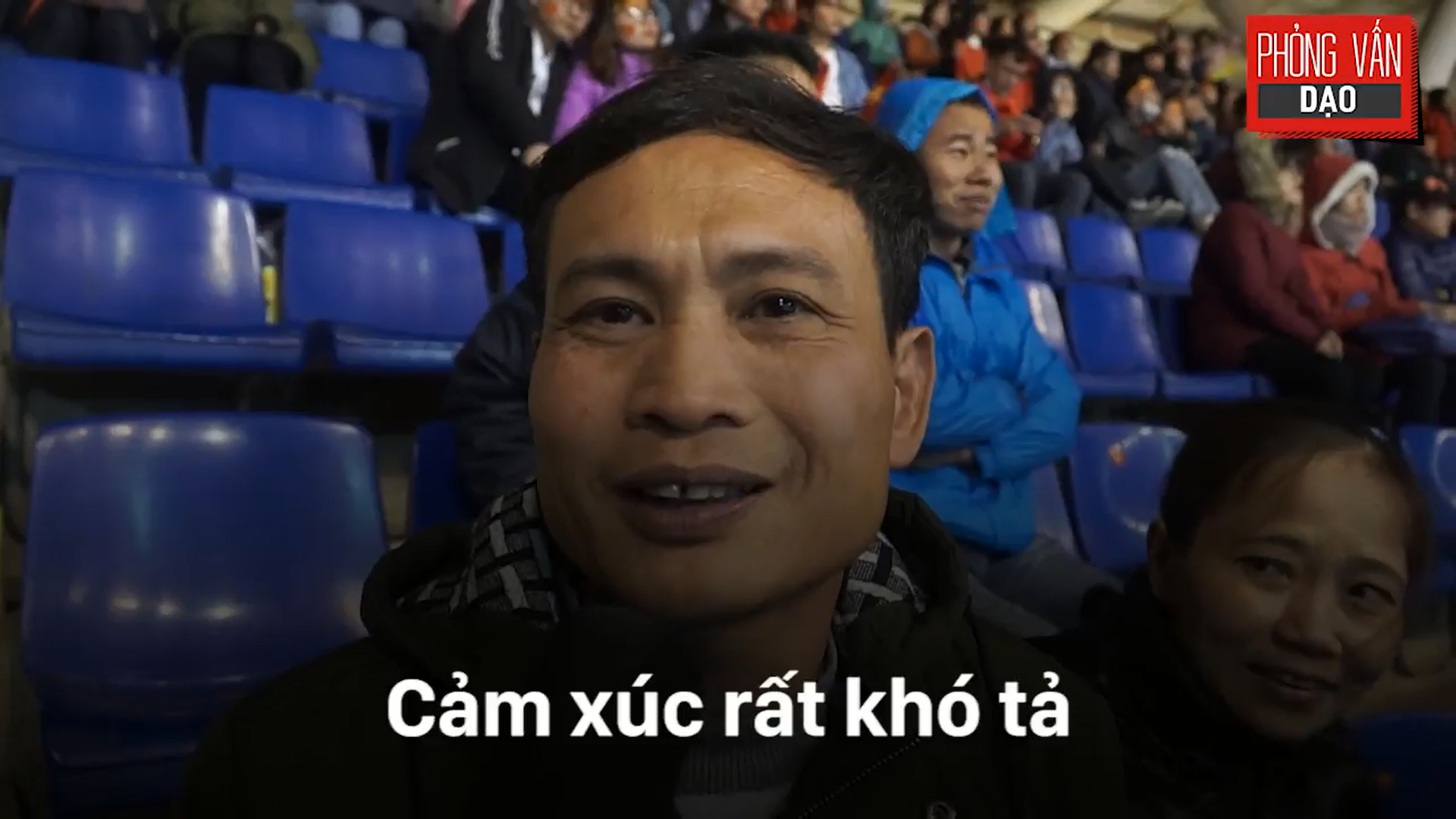 Phỏng vấn dạo: Cảm xúc của người hâm mộ khi đón U23 Việt Nam trở về trong vòng tay - Ảnh 2.