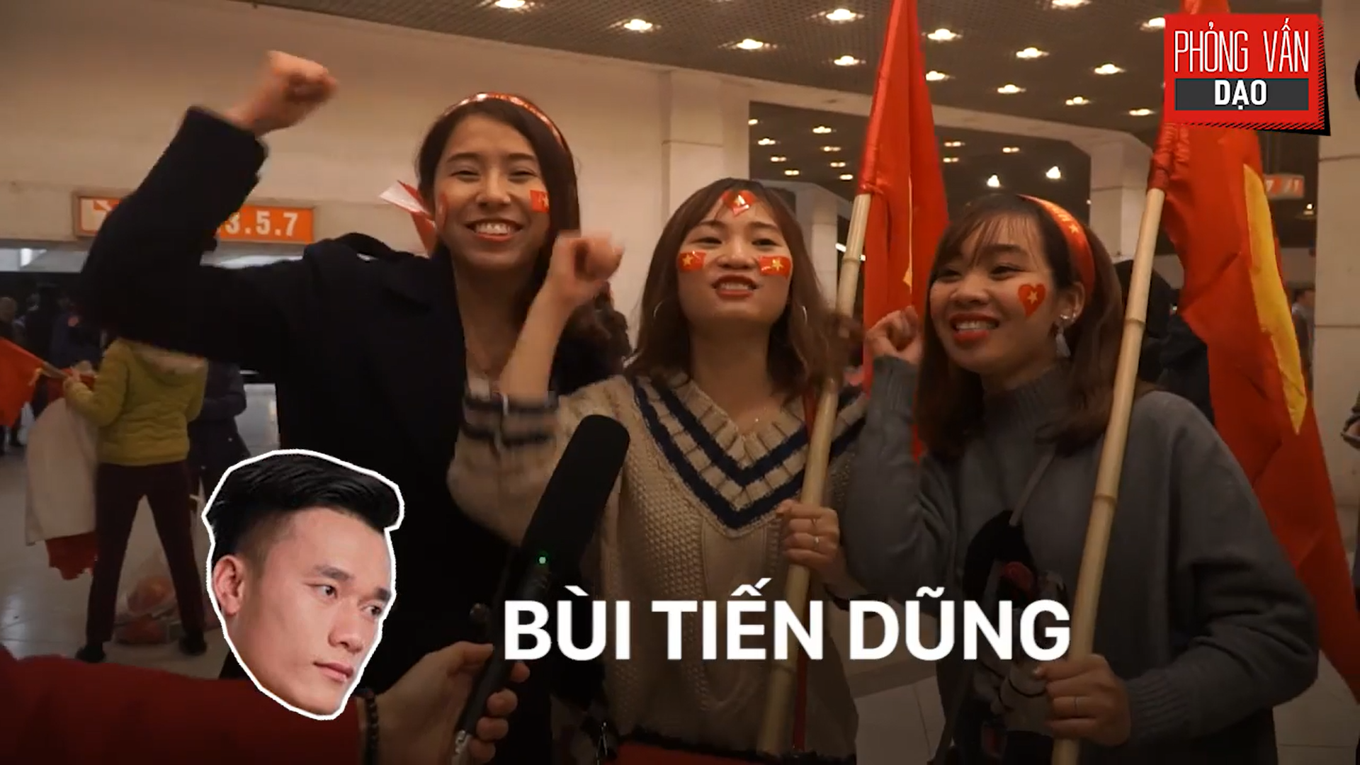 Phỏng vấn dạo: Cảm xúc của người hâm mộ khi đón U23 Việt Nam trở về trong vòng tay - Ảnh 6. Phỏng vấn dạo: Cảm xúc của người hâm mộ khi đón U23 Việt Nam trở về trong vòng tay - Ảnh 6.