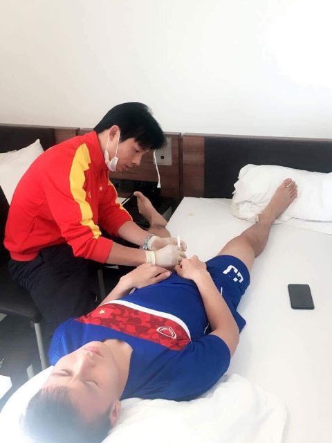  Bác sĩ đội tuyển U23 lần đầu tiết lộ hình ảnh chăm sóc các 'cầu thủ vàng' 4
