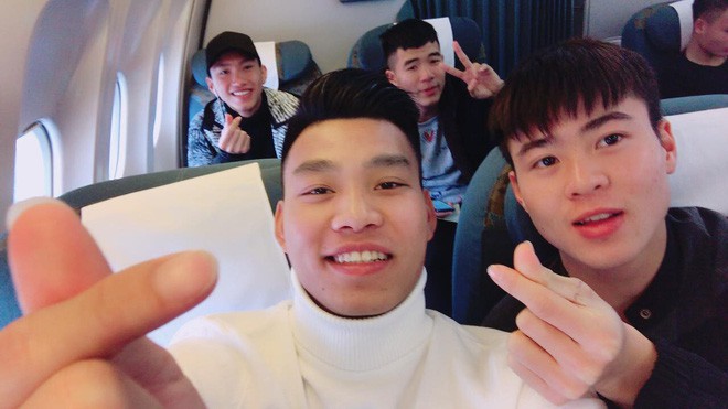 Fan đón U23 hạ cánh Sài Gòn cuồng nhiệt không khác gì sao Hàn! 13 Fan đón U23 hạ cánh Sài Gòn cuồng nhiệt không khác gì sao Hàn! 13
