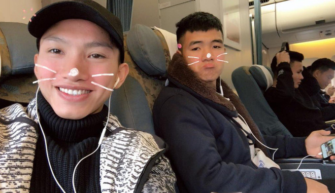 Fan đón U23 hạ cánh Sài Gòn cuồng nhiệt không khác gì sao Hàn! 17 Fan đón U23 hạ cánh Sài Gòn cuồng nhiệt không khác gì sao Hàn! 17