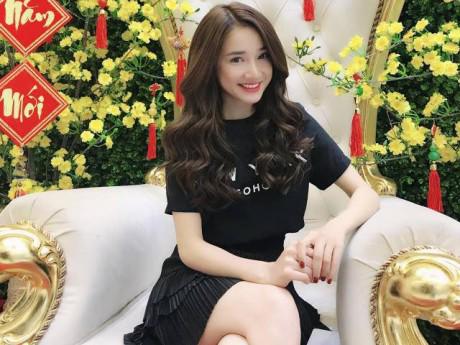 Nhã Phương chính thức đến gặp BTC Mai Vàng để xin lỗi về vụ Trường Giang cầu hôn trên sóng trực tiếp - ảnh 1 Hình ảnh Nhã Phương chính thức đến gặp BTC Mai Vàng để xin lỗi về vụ Trường Giang cầu hôn trên sóng trực tiếp số 1