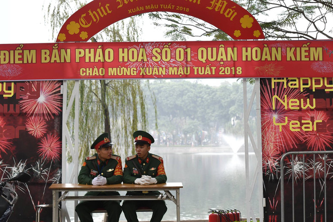 Trận địa pháo hoa trước khoảnh khắc Giao thừa tại Hà Nội 11