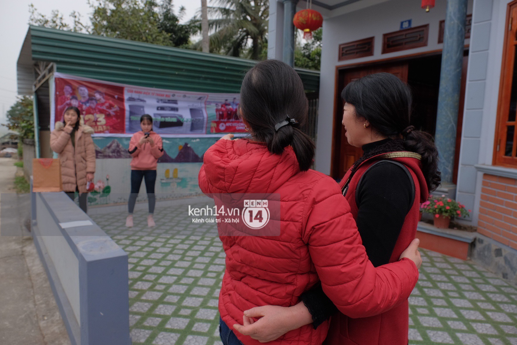 Mong được gặp Xuân Trường U23, nhiều fangirl tận Hà Giang vẫn chịu khó bắt xe xuống Tuyên Quang vào ngày Valentine - Ảnh 4.