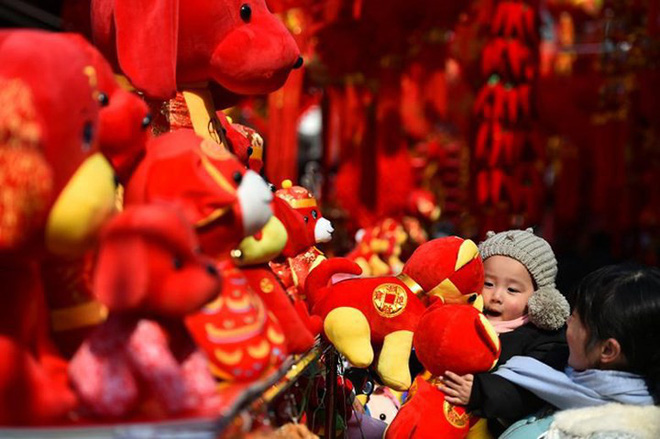 Châu Á ngập tràn sắc đỏ cùng linh vật chú chó chào Tết Nguyên Đán 15 Châu Á ngập tràn sắc đỏ cùng linh vật chú chó chào Tết Nguyên Đán 15