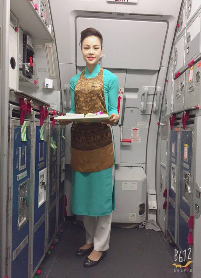 Nữ tiếp viên hàng không xinh đẹp kể về những đêm đón giao thừa trên máy bay, những ngày Tết rời phi trường là lao vào bếp 1
