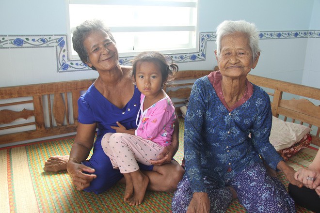 Không còn cảnh xin từng bữa cơm nuôi 4 người con tâm thần, người mẹ già 86 tuổi đã có một cuộc sống mới - Ảnh 2.
