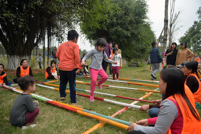 Thích thú với cảnh đi cà kheo tại lễ hội xuân 3 miền ở Hà Nội - Ảnh 10. Thích thú với cảnh đi cà kheo tại lễ hội xuân 3 miền ở Hà Nội 10