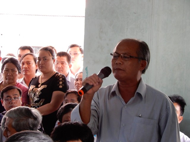 Người dân bao vây nhà máy gây ô nhiễm: Qua 20 cuộc đối thoại nhưng chưa giải quyết được gì - Ảnh 2. Người dân bao vây nhà máy gây ô nhiễm: 'Qua 20 cuộc đối thoại nhưng chưa giải quyết được gì' 2