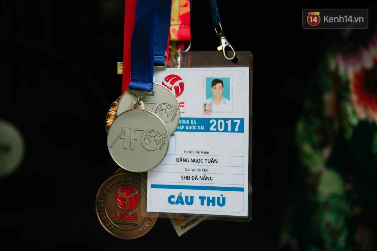 Về thăm ngôi nhà xuống cấp của gia đình thủ môn U23 Việt Nam: Mẹ ung thư, cha mất khả năng lao động - Ảnh 8.