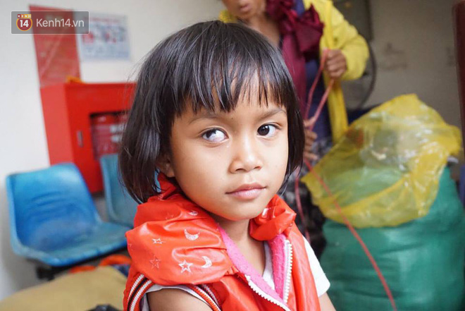 Cộng đồng chung tay giúp đỡ người mẹ nghèo ôm 4 con nhỏ ra Hà Nội xin quần áo - Ảnh 5.