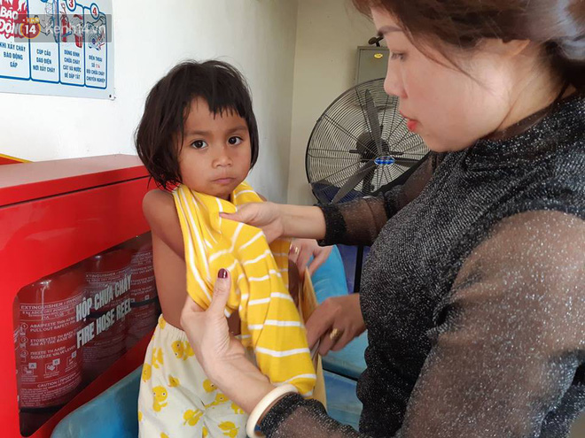 Cộng đồng chung tay giúp đỡ người mẹ nghèo ôm 4 con nhỏ ra Hà Nội xin quần áo - Ảnh 8.