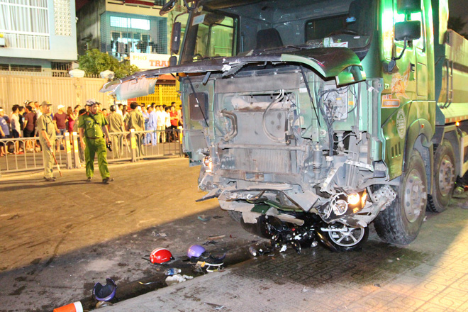 Vụ tai nạn kinh hoàng ở Sài Gòn : Thêm 1 nạn nhân nguy kịch - Ảnh 1.