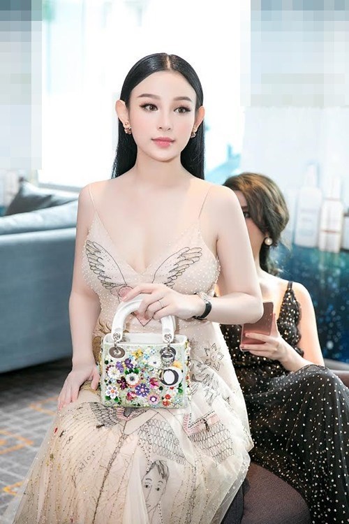 Khi hot girl Việt bất ngờ chuyển hướng sexy - ai thành công nhất? - Ảnh 18. Khi hot girl Việt bất ngờ chuyển hướng sexy - ai thành công nhất? 18
