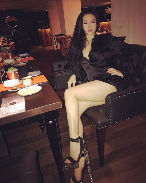 Khi hot girl Việt bất ngờ chuyển hướng sexy - ai thành công nhất? - Ảnh 21. Khi hot girl Việt bất ngờ chuyển hướng sexy - ai thành công nhất? 21