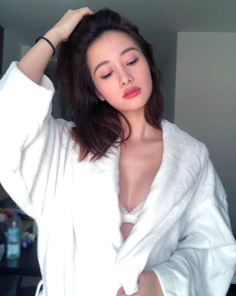 Khi hot girl Việt bất ngờ chuyển hướng sexy - ai thành công nhất? - Ảnh 6. Khi hot girl Việt bất ngờ chuyển hướng sexy - ai thành công nhất? 6