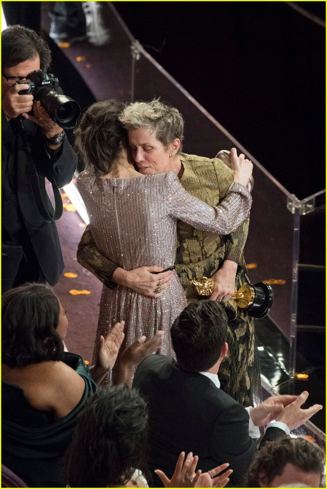 Oscar 2018: Nữ diễn viên gốc Việt được tưởng nhớ và những khoảnh khắc bạn không thể bỏ lỡ 4 Oscar 2018: Nữ diễn viên gốc Việt được tưởng nhớ và những khoảnh khắc bạn không thể bỏ lỡ 4