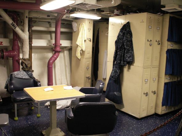 Ký sự 1 ngày trên tàu sân bay Mỹ Carl Vinson: Trải nghiệm cuộc sống ở nơi “nguy hiểm nhất” - Ảnh 6.