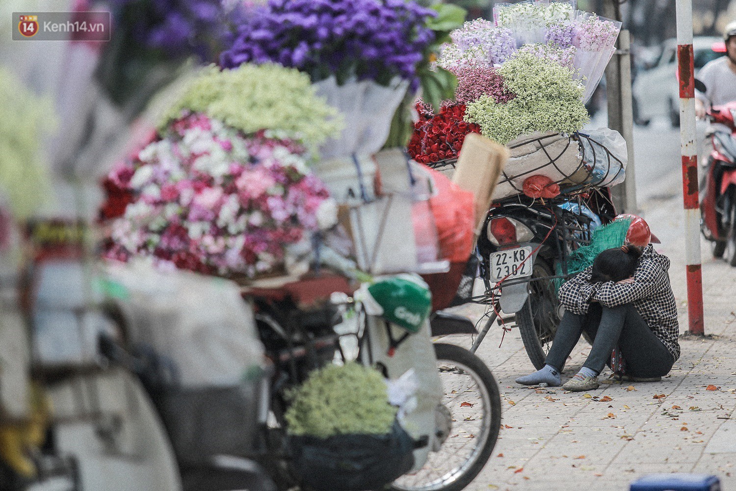 8/3 của những người phụ nữ không bao giờ thiếu hoa: “Mình thích thì mang hoa về tự cắm, chẳng cần chờ ai tặng cả!” - Ảnh 11.