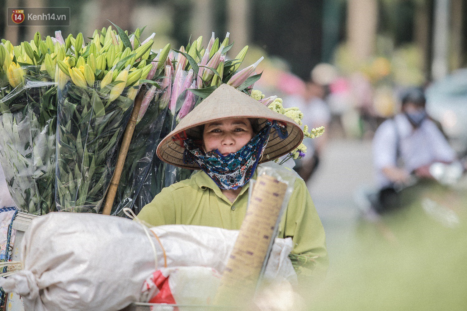 8/3 của những người phụ nữ không bao giờ thiếu hoa: “Mình thích thì mang hoa về tự cắm, chẳng cần chờ ai tặng cả!” 13 8/3 của những người phụ nữ không bao giờ thiếu hoa: “Mình thích thì mang hoa về tự cắm, chẳng cần chờ ai tặng cả!” 13