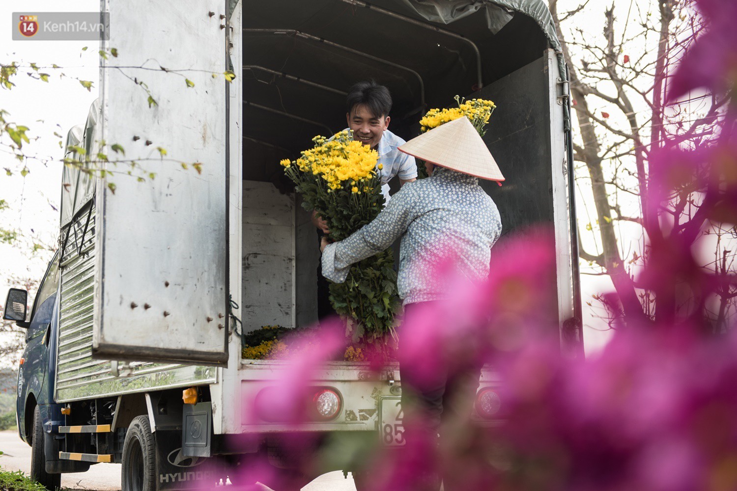 8/3 của những người phụ nữ không bao giờ thiếu hoa: “Mình thích thì mang hoa về tự cắm, chẳng cần chờ ai tặng cả!” 8 8/3 của những người phụ nữ không bao giờ thiếu hoa: “Mình thích thì mang hoa về tự cắm, chẳng cần chờ ai tặng cả!” 8