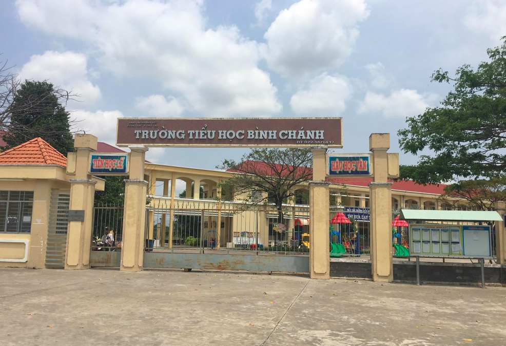 Vụ giáo viên quỳ xin lỗi phụ huynh: “Cùng hành vi quỳ đó, dường như chúng ta đang quên học sinh còn chịu sang chấn tâm lý nhiều hơn” - Ảnh 1. Vụ giáo viên quỳ xin lỗi phụ huynh: “Cùng hành vi quỳ đó, dường như chúng ta đang quên học sinh còn chịu sang chấn tâm lý nhiều hơn” 1